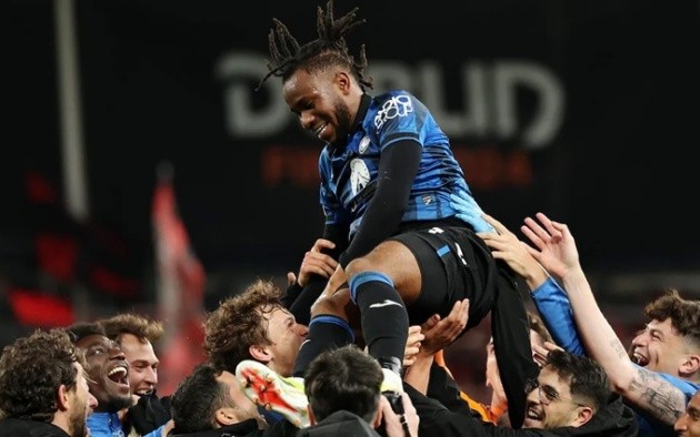 Ademola Lookman trở thành mục tiêu chuyển nhượng của Barcelona để tăng cường sức mạnh hàng công.