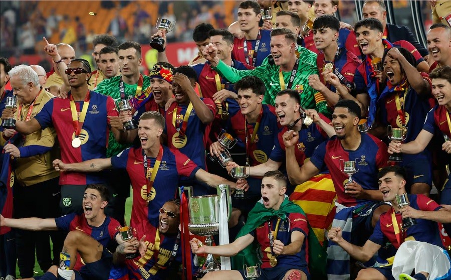 Barcelona ăn mừng chức vô địch Cúp Nhà vua, nhưng số tiền thưởng không quá lớn so với các giải khác.