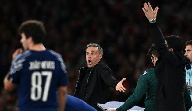 Các cầu thủ PSG ăn mừng chiến thắng 1-0 trước Arsenal, với Donnarumma là người hùng của trận đấu.