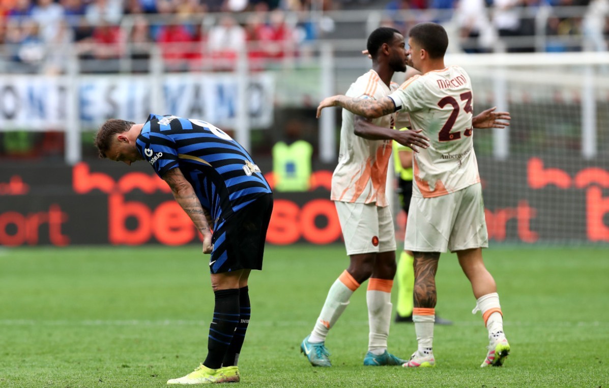 Hình ảnh thể hiện sự thất vọng của các cầu thủ Inter Milan sau trận thua AS Roma.
