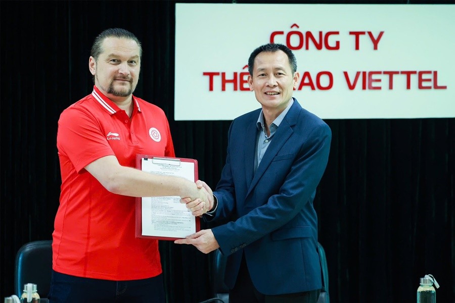 HLV Popov ký hợp đồng và chính thức trở thành HLV trưởng của Thể Công Viettel.