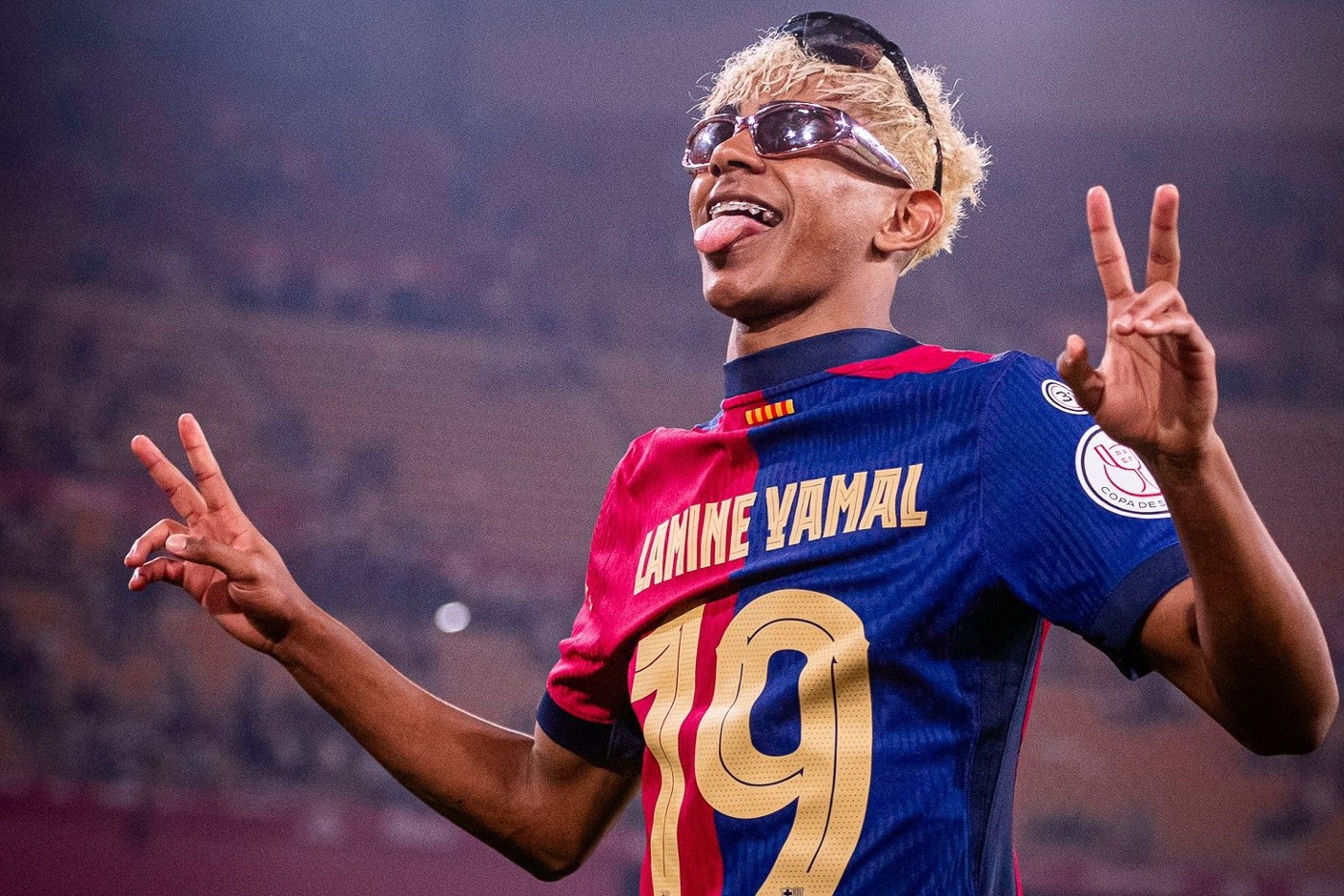 Lamine Yamal ăn mừng chiến thắng cùng Barcelona sau trận chung kết Cúp Nhà Vua.