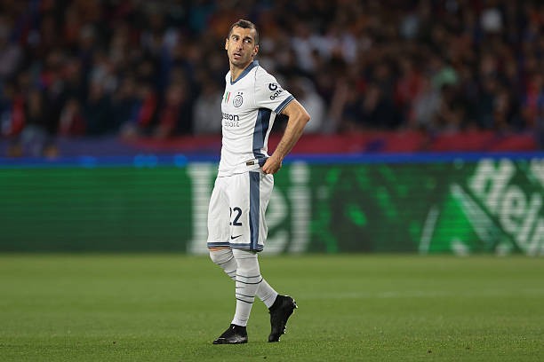 Mkhitaryan tiếc nuối bàn thắng không được công nhận vì lỗi việt vị, trận đấu giữa Inter Milan và Barcelona tại Champions League.