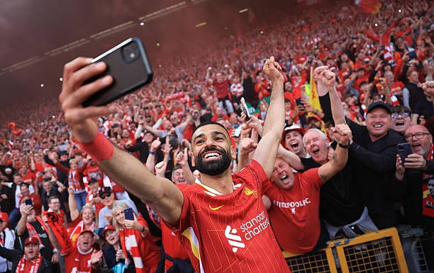 Mohamed Salah ăn mừng bàn thắng