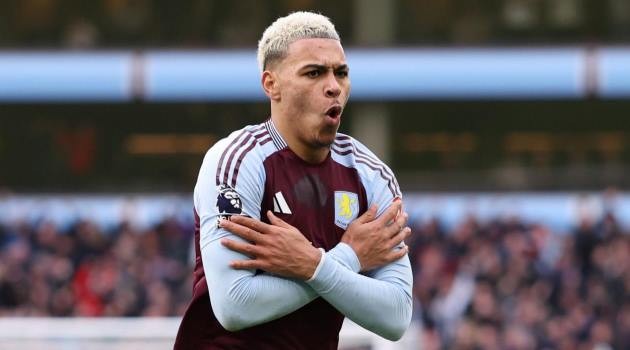 Morgan Rogers trong màu áo Aston Villa, thể hiện sự tự tin và kỹ thuật cá nhân.