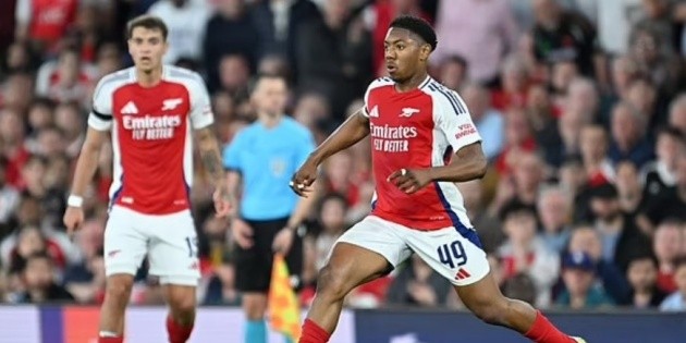 Myles Lewis-Skelly tập luyện cùng đội trẻ Arsenal, chuẩn bị cho những trận đấu quan trọng.