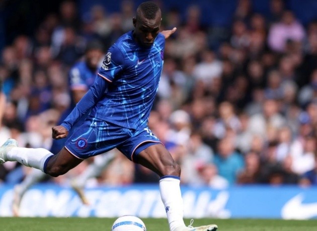 Nicolas Jackson ăn mừng bàn thắng trong màu áo Chelsea.