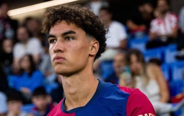 Noah Darvich được Hansi Flick trao cơ hội tập luyện cùng đội một Barcelona, mở ra cơ hội phát triển sự nghiệp bóng đá đỉnh cao.