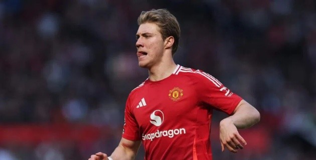 Tiền đạo Hojlund đối mặt tương lai bất định tại Old Trafford do phong độ không ổn định.