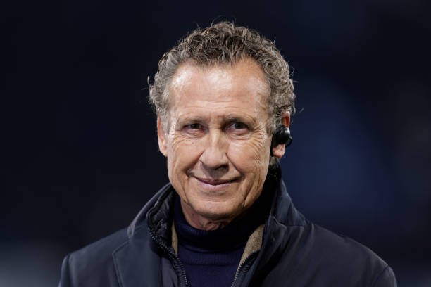 Valdano chỉ trích Real Madrid tự mãn sau khi có Mbappe