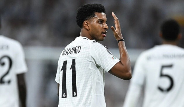 Việc duy trì cả 4 ngôi sao tấn công (Mbappe, Vinicius, Bellingham, Rodrygo) được cho là khó khả thi, dẫn đến khả năng Rodrygo phải ra đi.