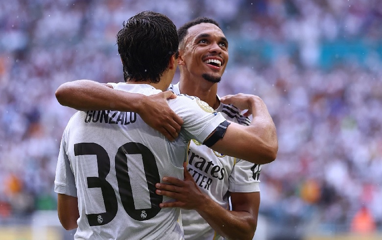 Thủ môn Thibaut Courtois của Real Madrid thực hiện pha cứu thua xuất sắc trước sức ép từ Juventus
