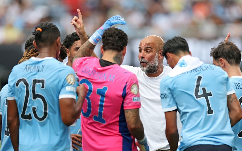 Các cầu thủ Man City gục ngã sau khi bị loại khỏi FIFA Club World Cup