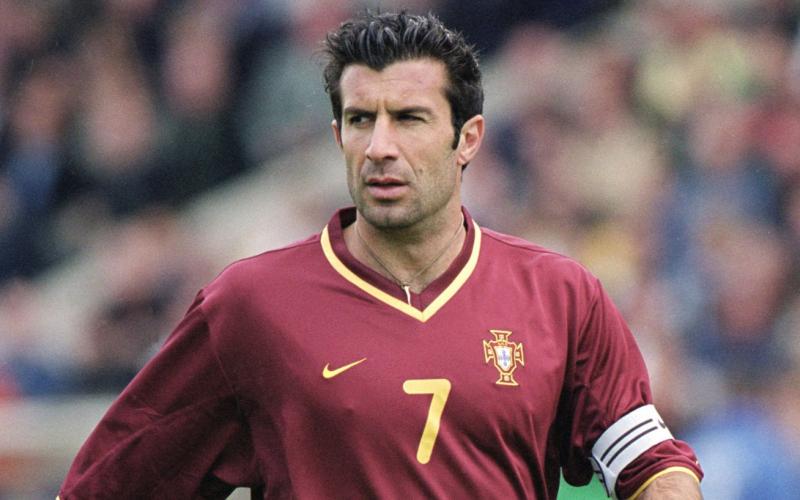 Tiền vệ cánh Luis Figo trong màu áo đội tuyển Bồ Đào Nha tại kỳ EURO 2004