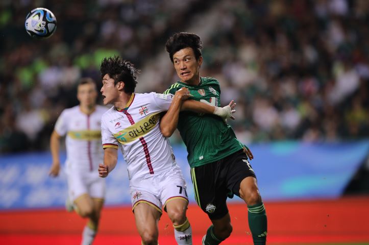 Khung cảnh sân vận động Jeonju World Cup, sân nhà của Jeonbuk Hyundai Motors