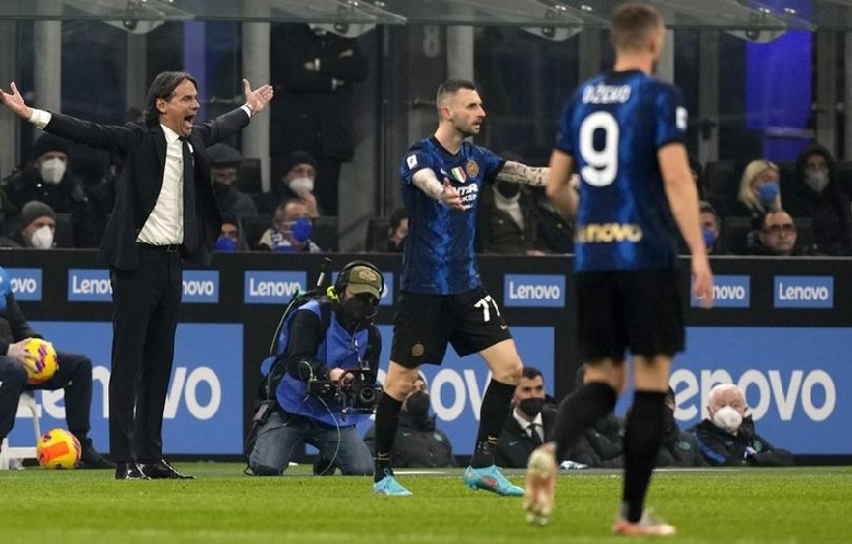 HLV Simone Inzaghi của Inter Milan, mục tiêu hàng đầu của Al Hilal cho chiến dịch cải tổ, đang dẫn dắt đội bóng Italia trên nhiều mặt trận.