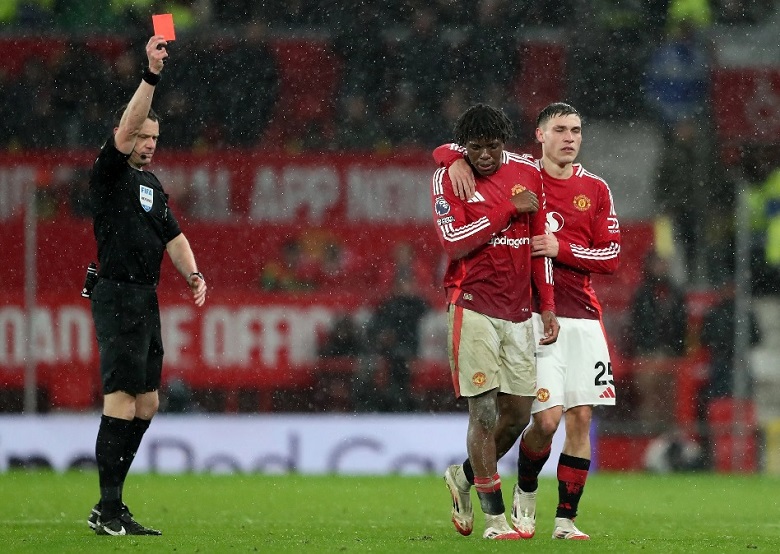 HLV Ruben Amorim bảo vệ Patrick Dorgu sau thẻ đỏ trong trận MU vs Ipswich