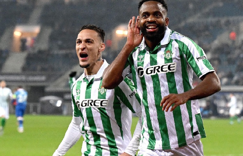 Antony ăn mừng bàn thắng, góp phần vào màn trình diễn ấn tượng của Betis tại Cúp C2 châu Âu.