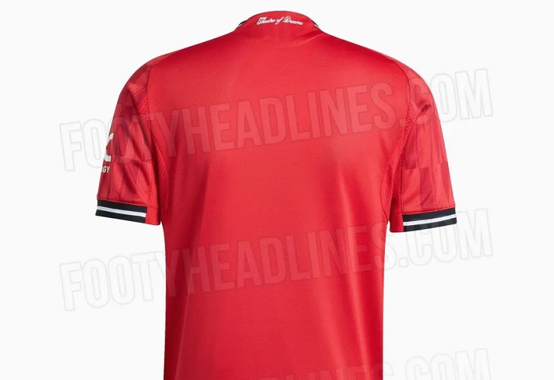 Áo đấu sân nhà Manchester United mùa 2025/26 rò rỉ với thiết kế cổ trắng viền đen bị CĐV chê đơn điệu