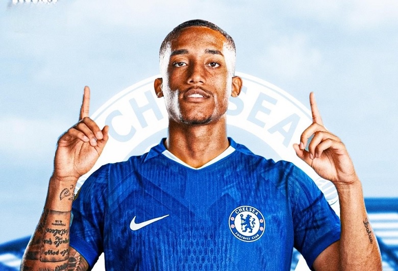 Joao Pedro (áo Chelsea) ăn mừng bàn thắng, biểu tượng cho sức mạnh hàng công mới của The Blues