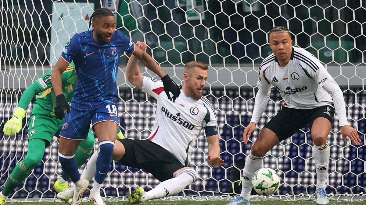 Cầu thủ Chelsea thất vọng sau trận thua sốc Legia Warszawa tại Cúp C3