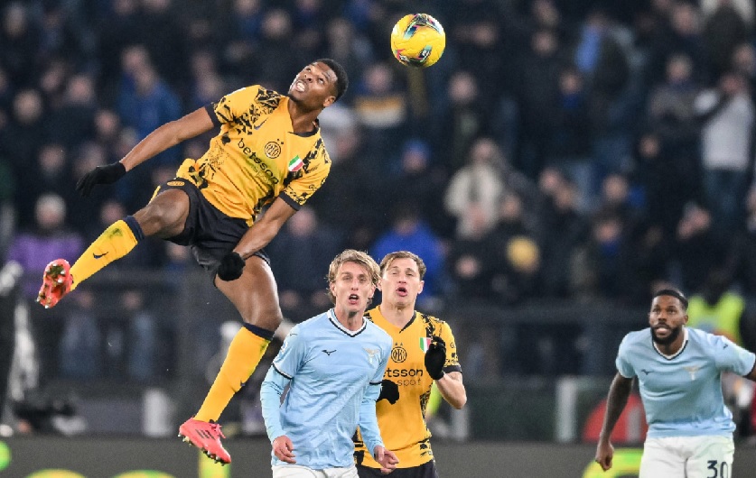 Các cầu thủ Inter Milan ăn mừng bàn thắng vào lưới Lazio tại sân Olimpico, vòng 16 Serie A