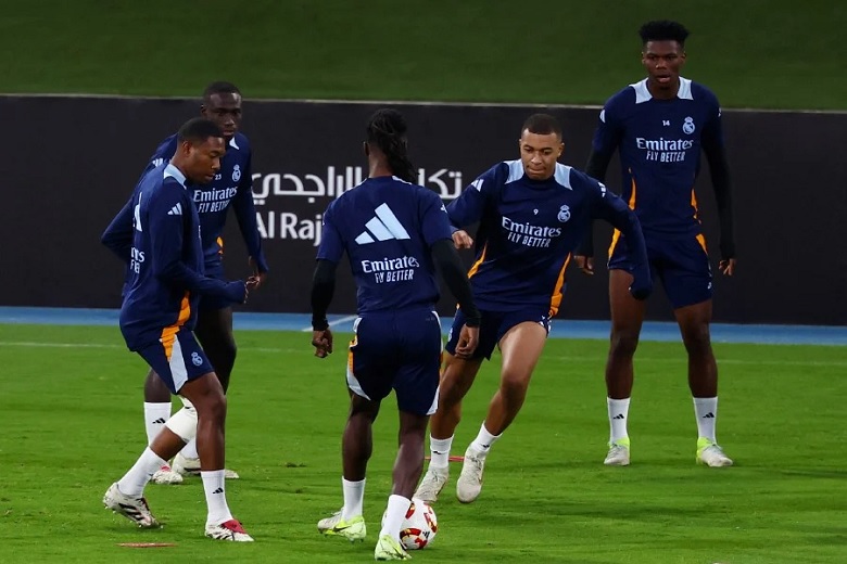 Đội hình Real Madrid gặp khủng hoảng chấn thương hàng thủ nghiêm trọng ảnh hưởng đến cơ hội vô địch La Liga.