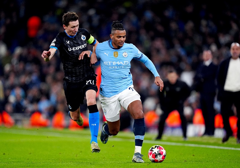Manuel Akanji, trung vệ Man City, đang được Real Madrid quan tâm cho vị trí phòng ngự