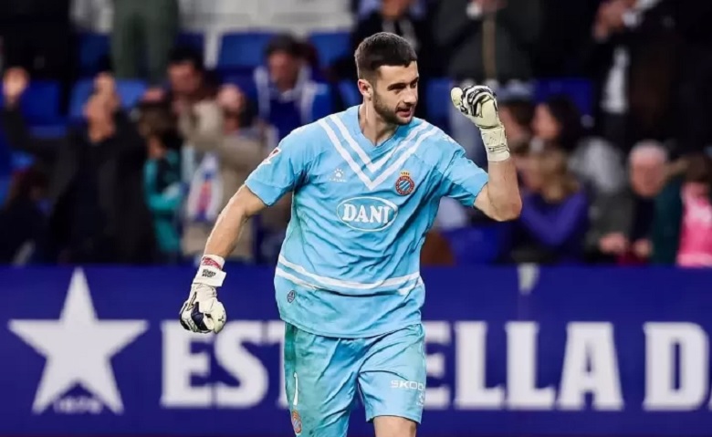 Thủ môn Joan Garcia trong màu áo đội bóng hiện tại, chuẩn bị gia nhập Barcelona với hợp đồng 5 năm.