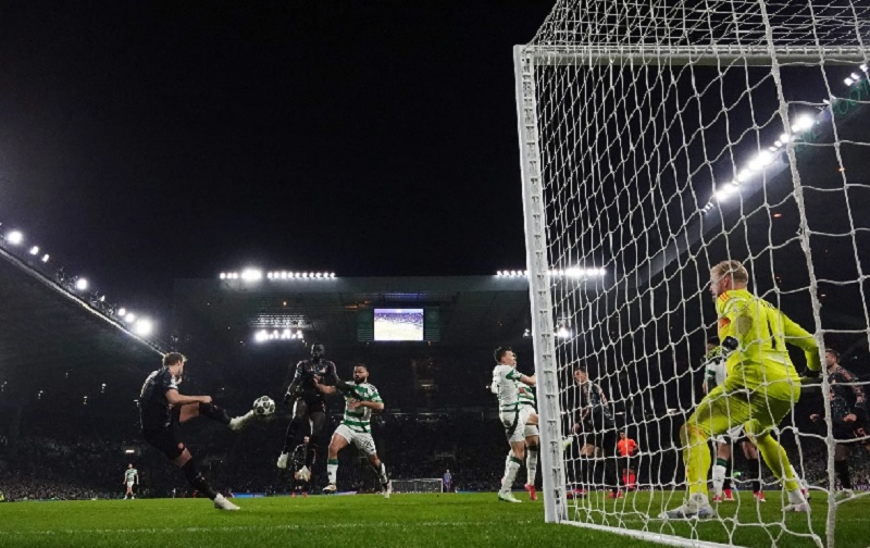 Tiền đạo Harry Kane của Bayern Munich trong một pha bóng tại trận gặp Celtic ở Cúp C1.