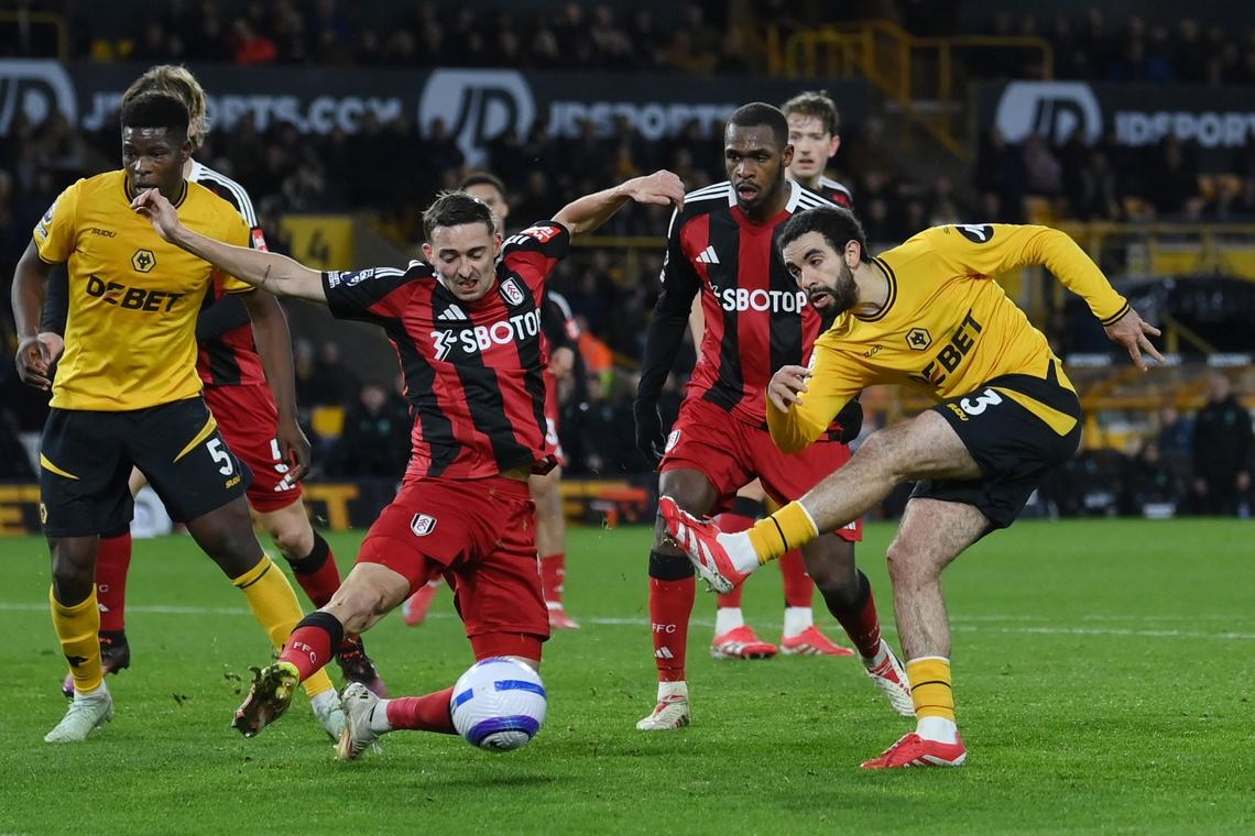 Cầu thủ Fulham ăn mừng bàn thắng quan trọng giúp đội giành chiến thắng 2-1 trước Wolves tại Ngoại Hạng Anh.