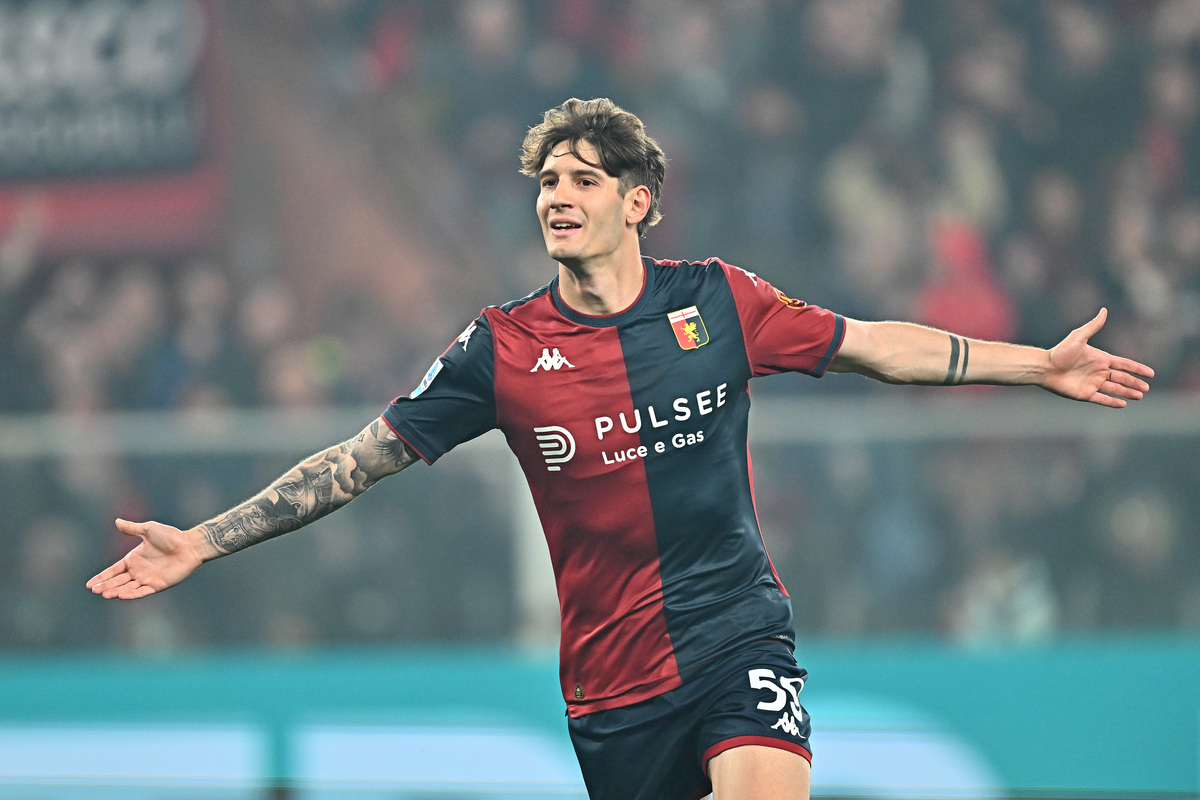 Zanoli dứt điểm mạnh mẽ mang về chiến thắng 1-0 cho Genoa trước Udinese.