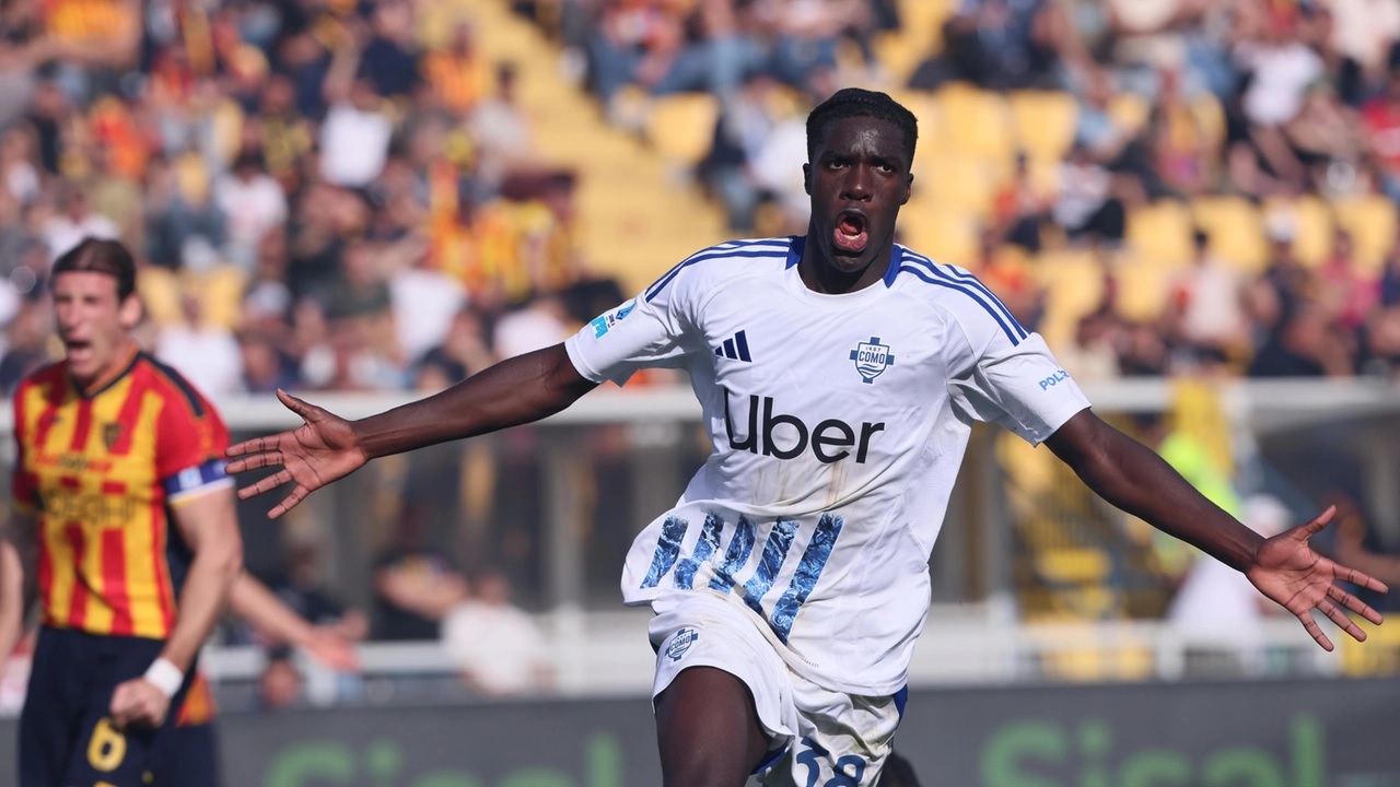 Cầu thủ Como ăn mừng bàn thắng vào lưới Lecce tại Serie A