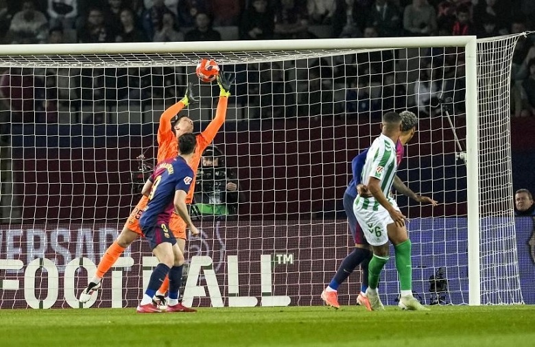 Cầu thủ Barcelona thể hiện sự thất vọng sau khi hòa Betis, bỏ lỡ cơ hội nới rộng khoảng cách với Real Madrid