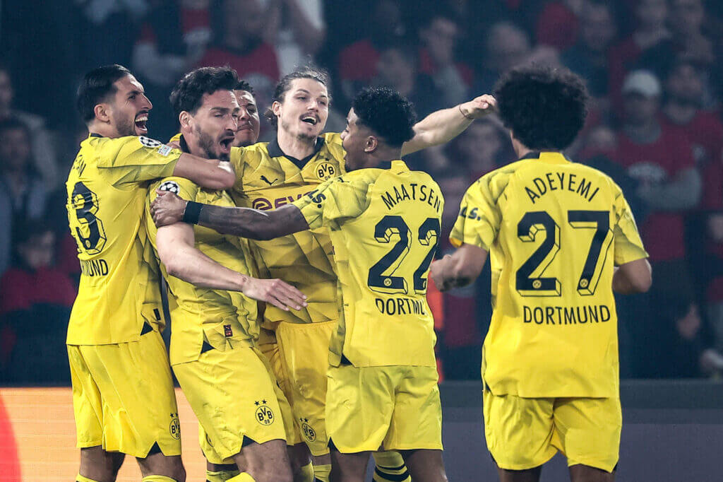 Cận cảnh poster trận đấu Fluminense đối đầu Dortmund tại FIFA Club World Cup 2025