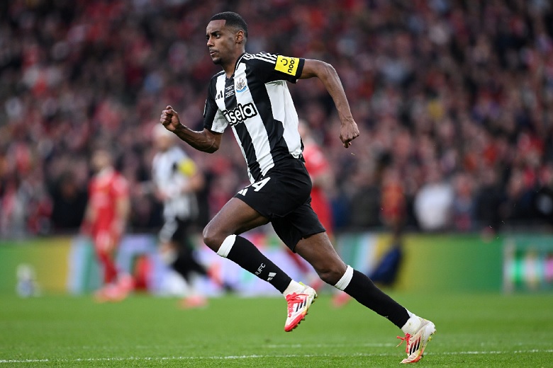 Alexander Isak trong màu áo Newcastle, mục tiêu chuyển nhượng 140 triệu bảng của Liverpool