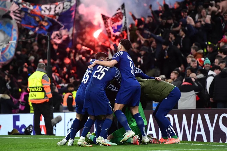 PSG nâng cúp vô địch Ligue 1, đảm bảo suất dự Cúp C1 Châu Âu 2025/26