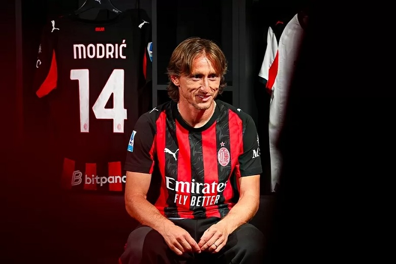 Luka Modric ra mắt AC Milan với áo số 14, chính thức gia nhập đội bóng Ý
