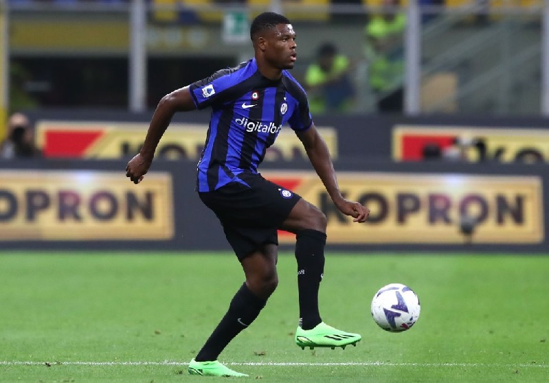 Denzel Dumfries trong màu áo Inter Milan, mục tiêu chuyển nhượng hàng đầu của Manchester United