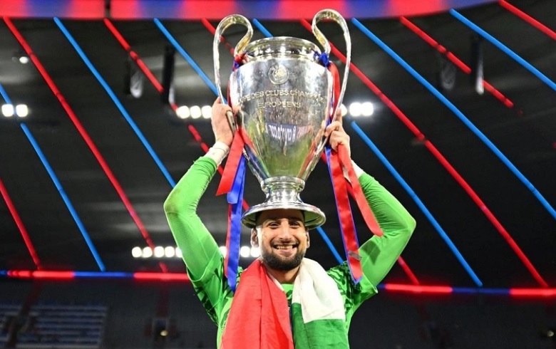 Thủ thành Gianluigi Donnarumma ăn mừng cùng PSG sau chức vô địch Champions League, thu hút sự chú ý của MU và các ông lớn châu Âu