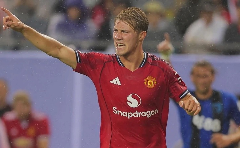 Rasmus Hojlund ăn mừng bàn thắng đầu tiên cho Manchester United trong trận đấu với Bournemouth