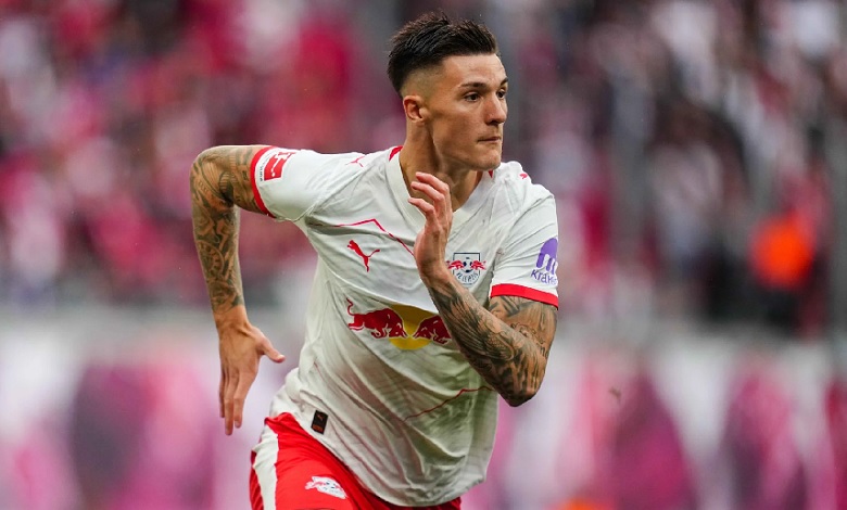 Benjamin Sesko trong màu áo RB Leipzig, cầu thủ được MU nhắm đến với mức giá 69 triệu bảng
