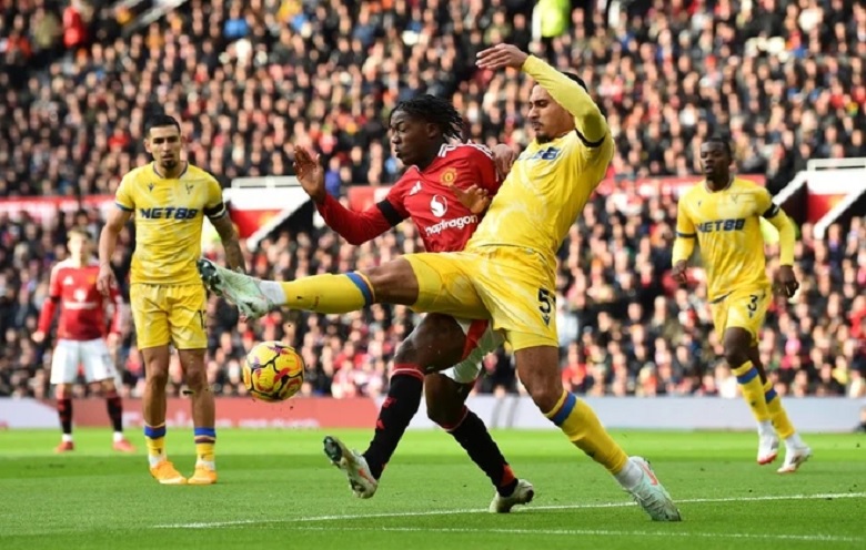 Cầu thủ MU thất vọng sau trận thua Crystal Palace 0-2, đánh mất hy vọng vào Top 4 Premier League.