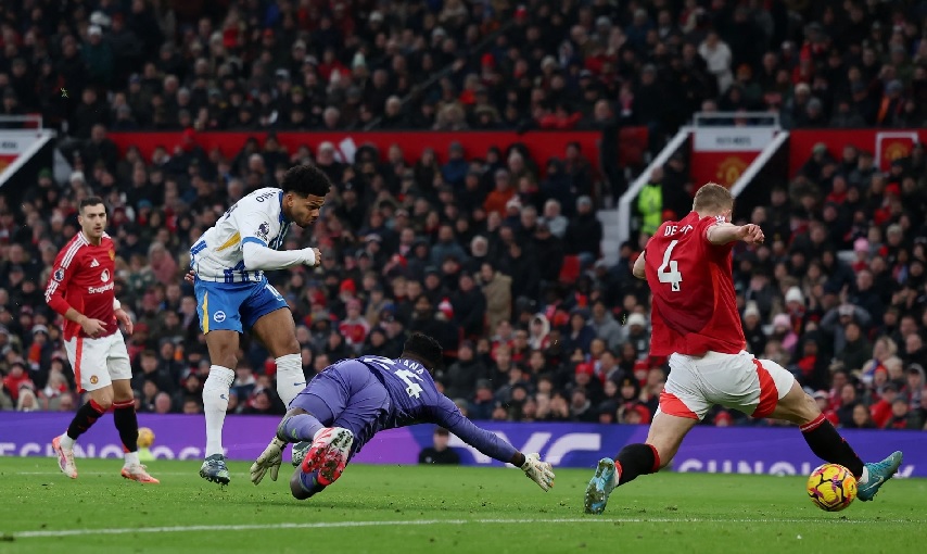 Cầu thủ Manchester United thất vọng sau trận thua Brighton 1-3 tại Ngoại hạng Anh
