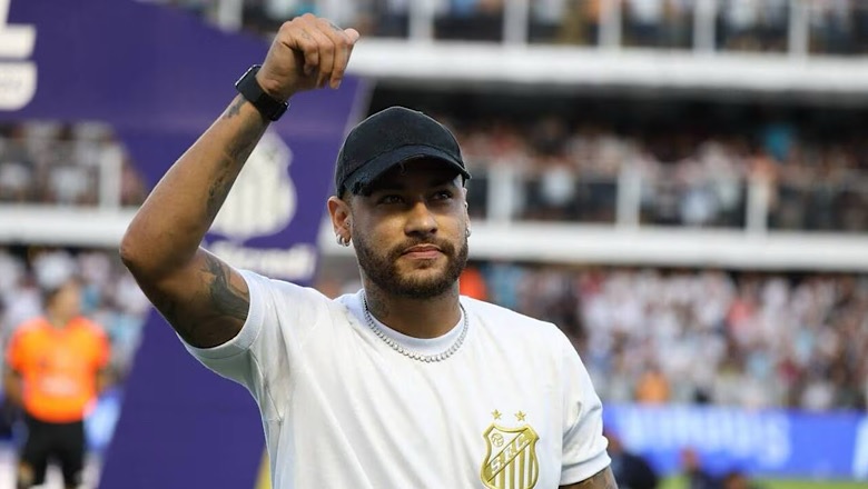 Neymar ăn mừng trong màu áo Santos khi còn trẻ, trước khi trở lại CLB quê hương sau 12 năm