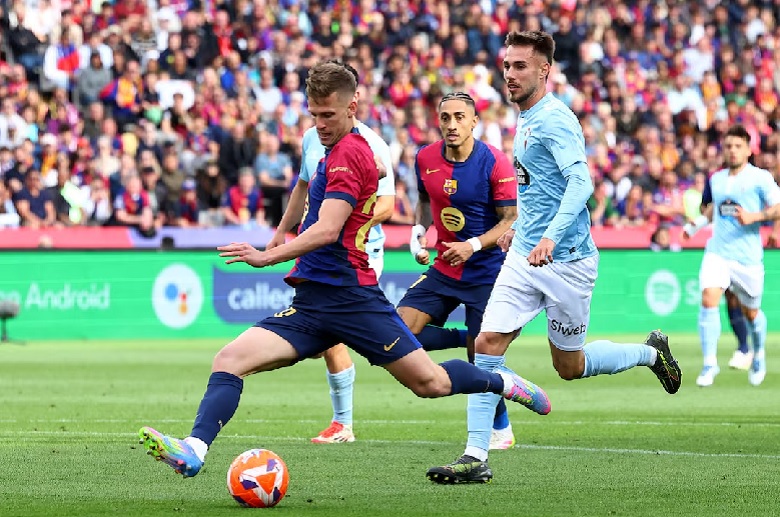 Raphinha ăn mừng bàn thắng, giúp Barcelona ngược dòng kịch tính trước Celta Vigo, tiến gần ngôi vương La Liga
