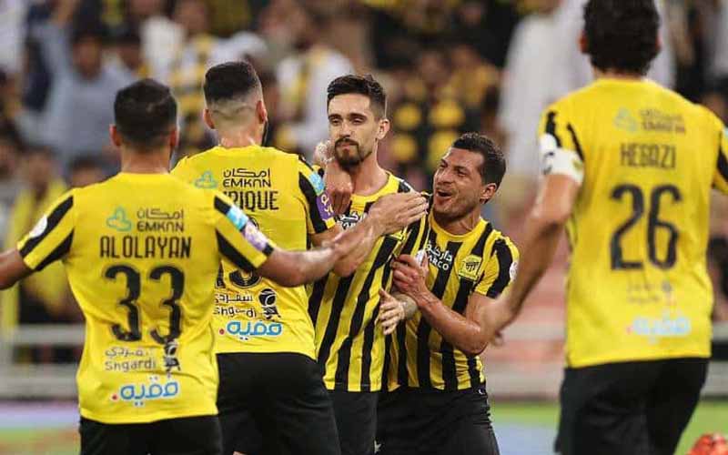Hình ảnh cầu thủ Al Ittihad ăn mừng bàn thắng, biểu tượng cho phong độ ấn tượng