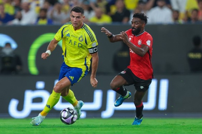Cầu thủ Al Nassr chuẩn bị cho trận chung kết Siêu cúp Ả Rập đối đầu Al-Ahli Saudi