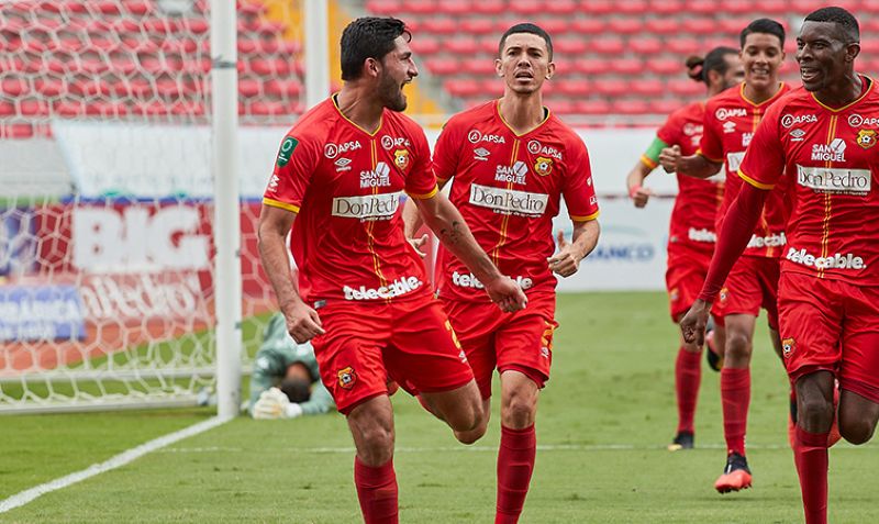 Cầu thủ Cartagines ăn mừng chiến thắng trên sân nhà