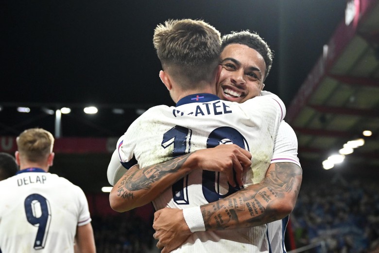 Cầu thủ U21 Anh thể hiện quyết tâm trước trận ra quân vòng loại U21 Châu Âu 2025